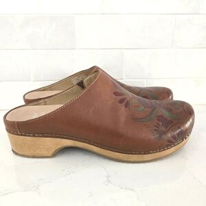 Brown Leather Slip-On Clogs with Floral Motif